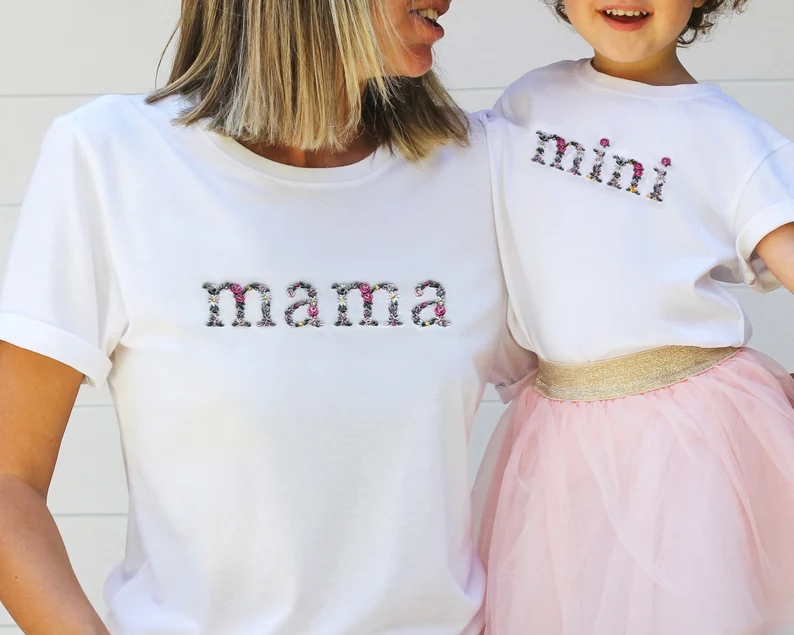 🌸 Custom Embroidered Floral Sweatshirt for Mom & Grandma - Comfort & Love Stitched In