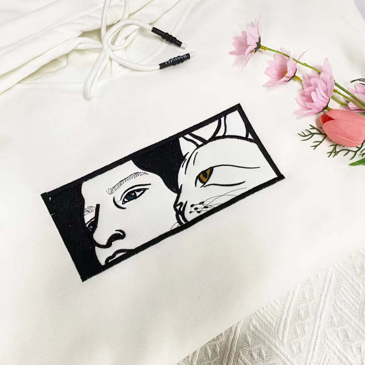 Art Eyes Embroidered Sweatshirt/Hoodie