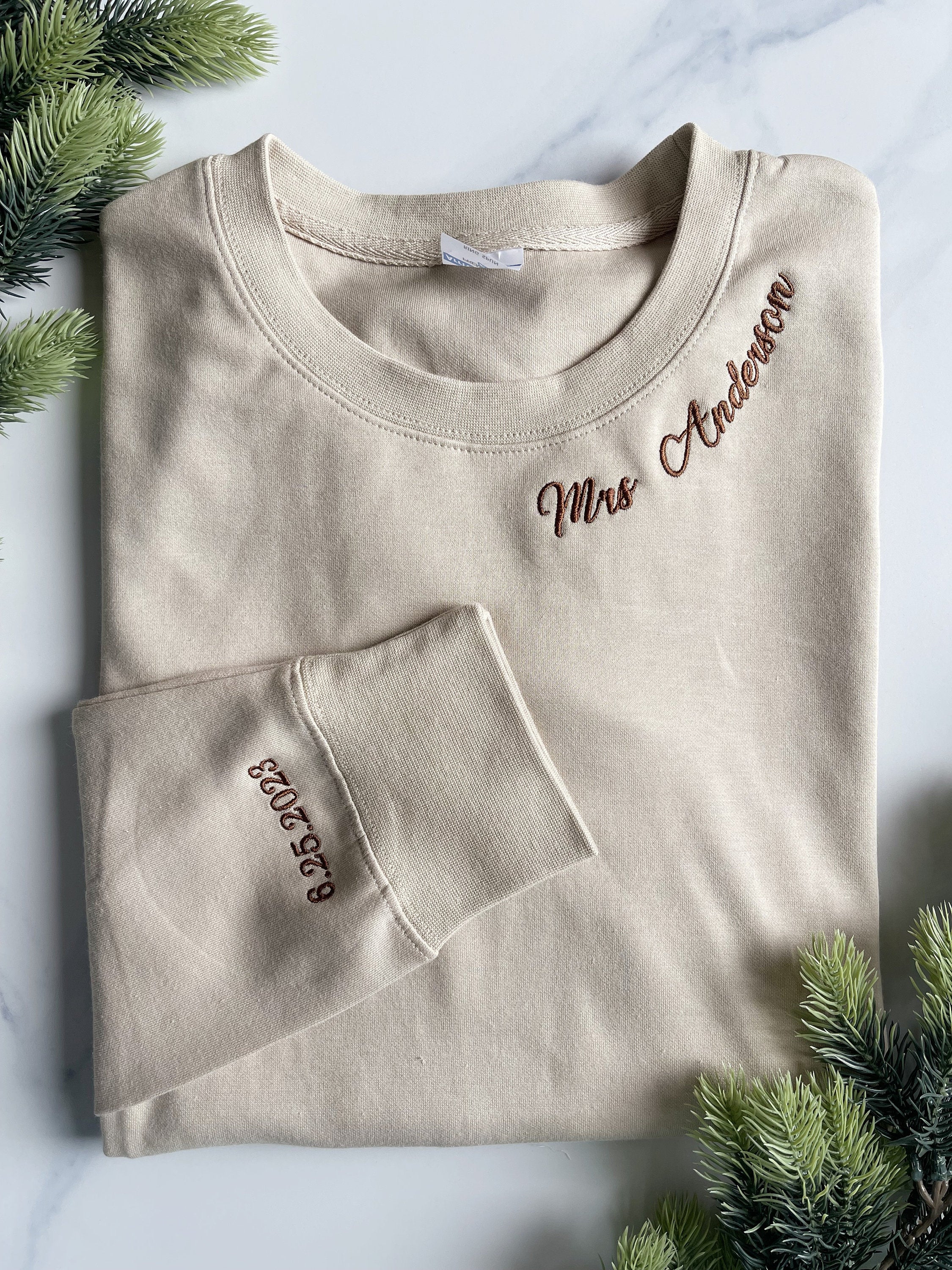 Embroidered Name on Collar Sweatshirt Hoodie Embroidery College Couple Matching Hoodie Crewneck Sorority Anniversary Gift-ilovevango