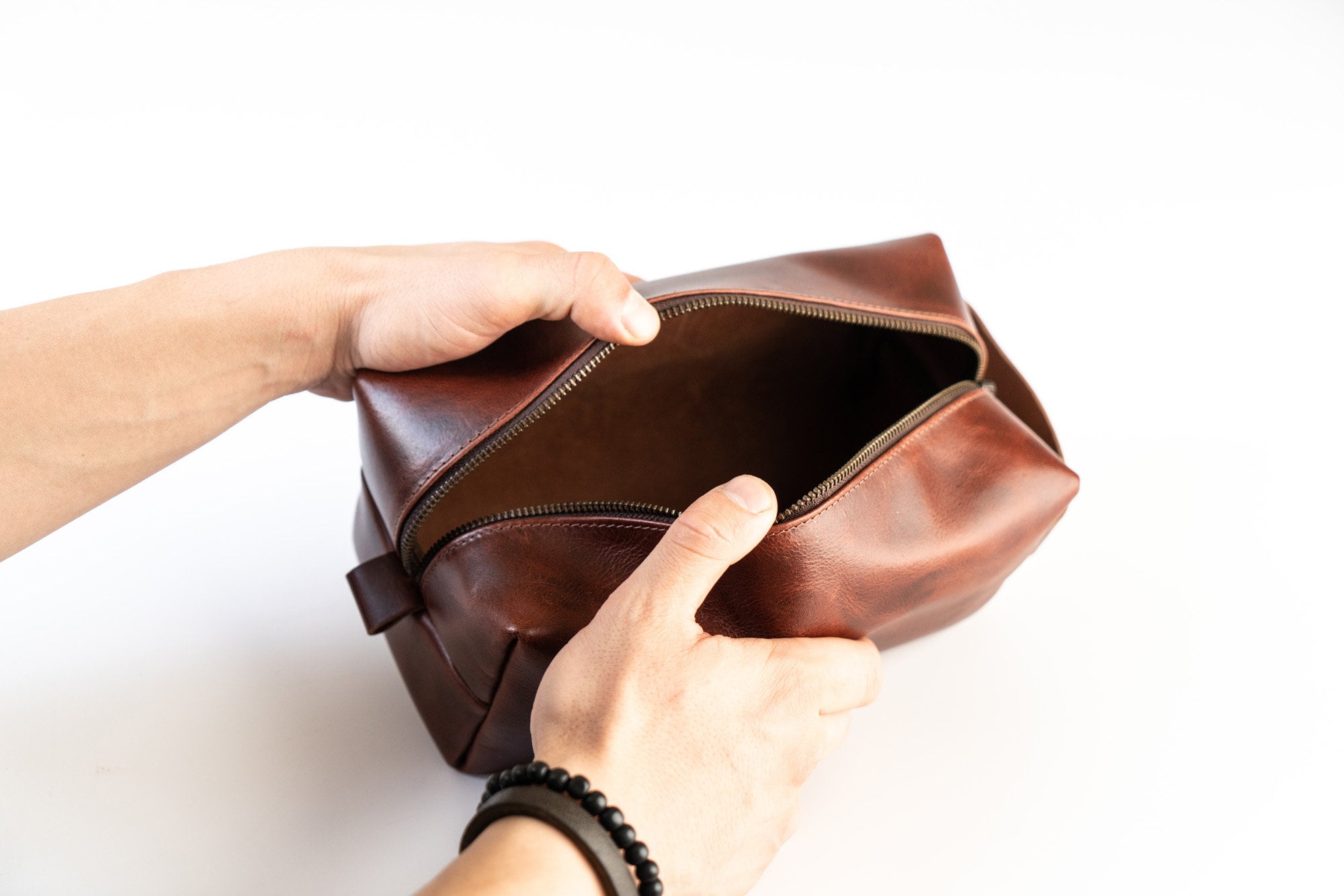 Personalized Groomsmen Gift Kit Bag Customized Leather Toiletry Bag Mens Toiletry Bag Leather Custom Gift for Guys Men Wedding-ilovevango