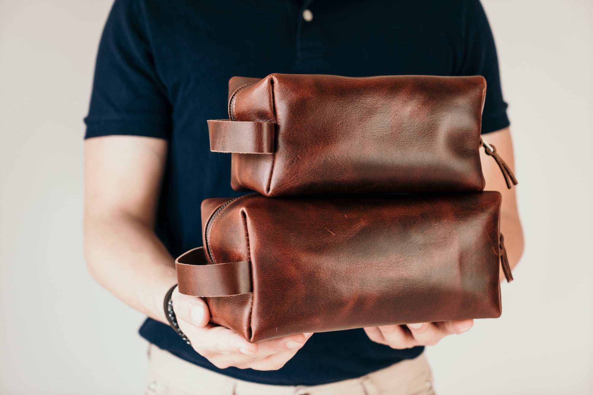 Personalized Groomsmen Gift Kit Bag Customized Leather Toiletry Bag Mens Toiletry Bag Leather Custom Gift for Guys Men Wedding-ilovevango