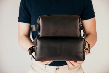 Personalized Groomsmen Gift Kit Bag Customized Leather Toiletry Bag Mens Toiletry Bag Leather Custom Gift for Guys Men Wedding-ilovevango