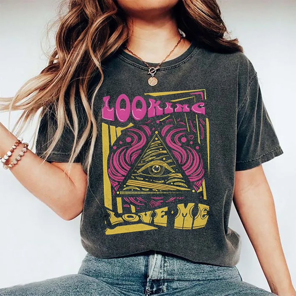 Looking Love Me Art Design Unisex Washed T-shirt
