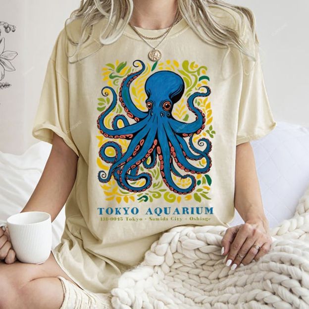 Unisex Tokyo Aquarium Octopus Printed Washed Tee