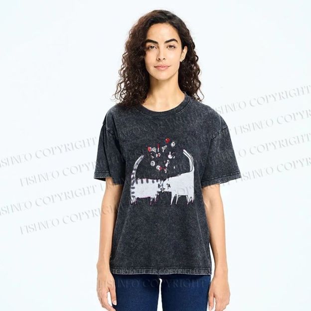 Unisex Cats Falling in Love Printed Washed Tee
