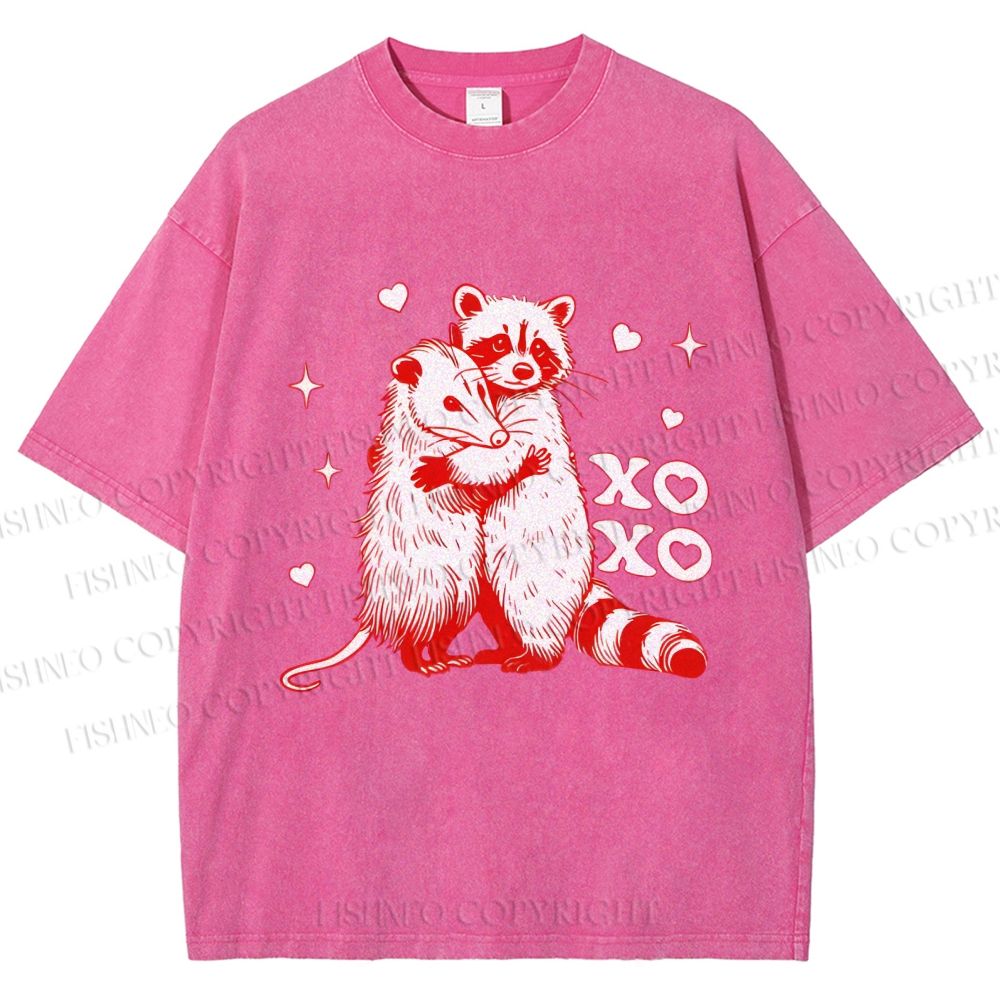 Unisex Raccoon-Possum Love Hug Printed Washed Tee