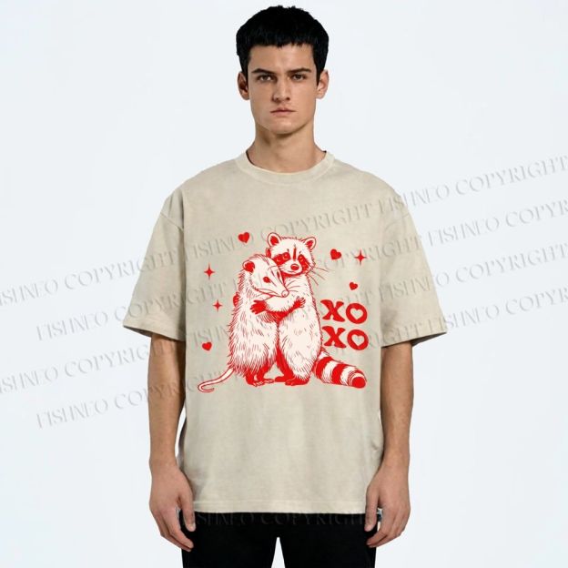 Unisex Raccoon-Possum Love Hug Printed Washed Tee