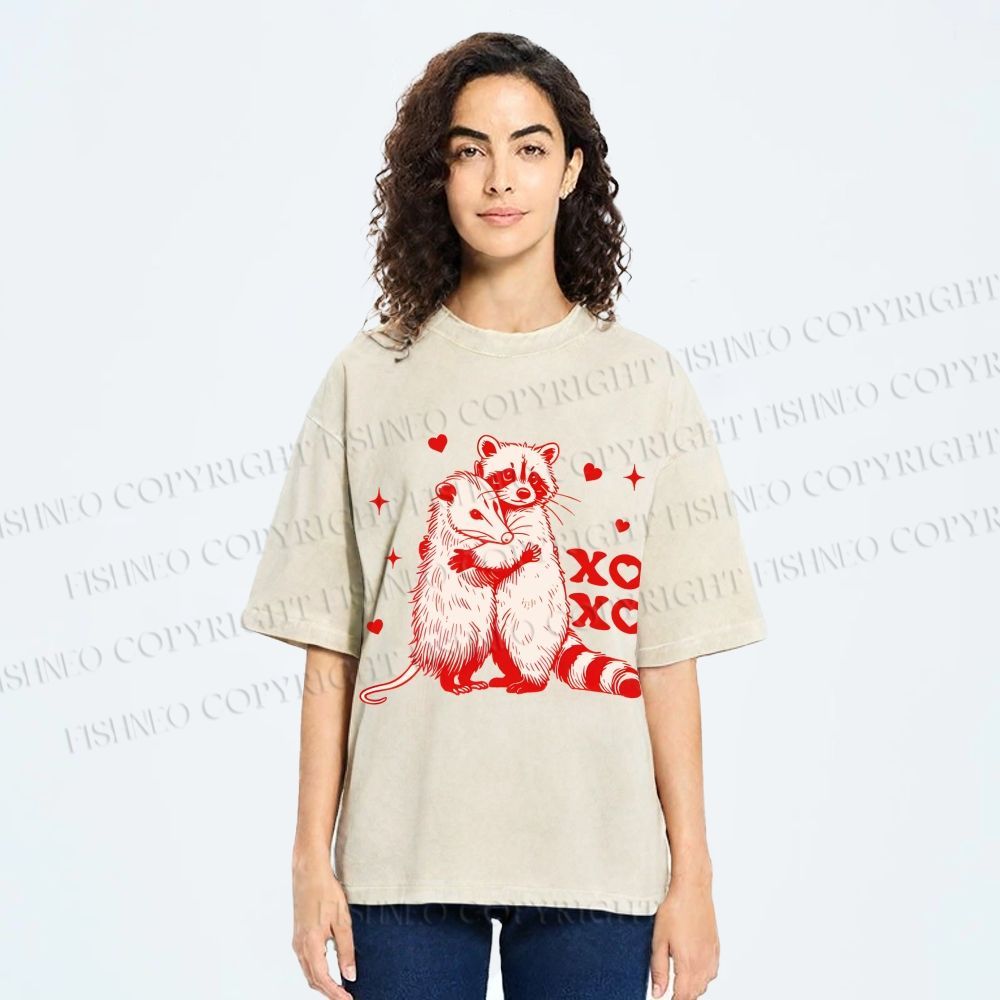 Unisex Raccoon-Possum Love Hug Printed Washed Tee