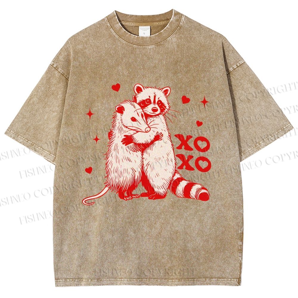 Unisex Raccoon-Possum Love Hug Printed Washed Tee