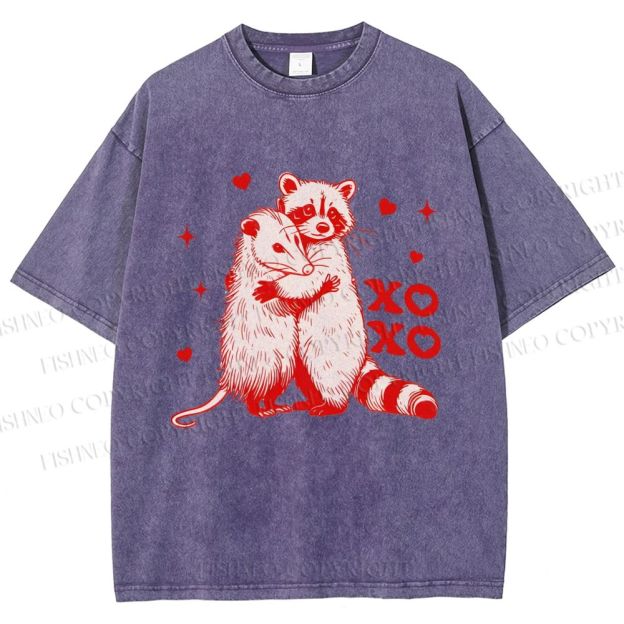 Unisex Raccoon-Possum Love Hug Printed Washed Tee