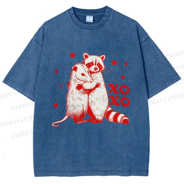 Unisex Raccoon-Possum Love Hug Printed Washed Tee