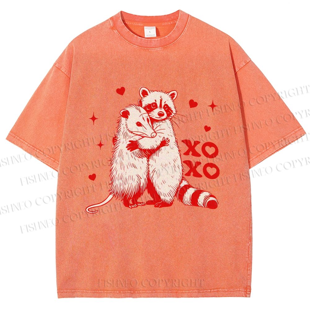 Unisex Raccoon-Possum Love Hug Printed Washed Tee