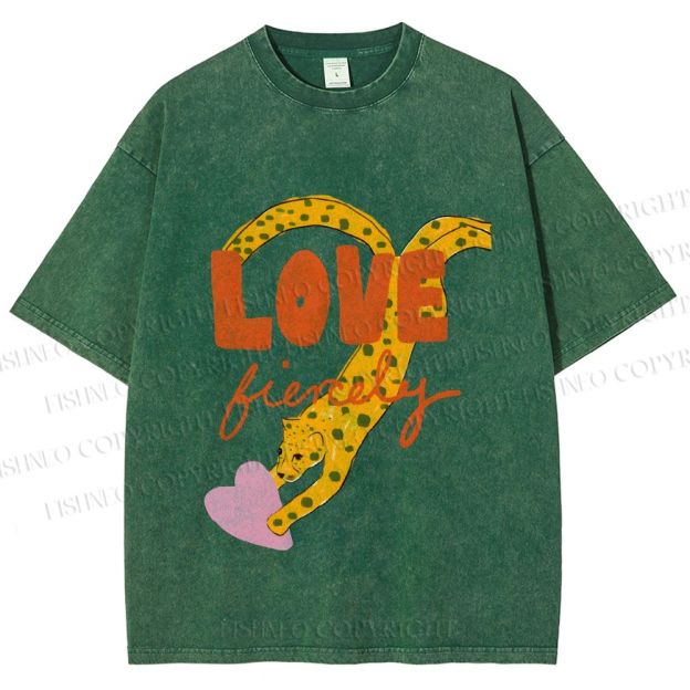 Unisex Funny Panther in Love Printed Washed Tee