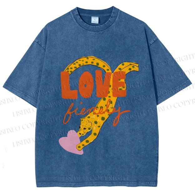 Unisex Funny Panther in Love Printed Washed Tee