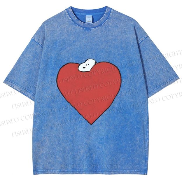Unisex Snoopy in Big Heart Printed Washed Tee
