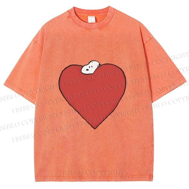 Unisex Snoopy in Big Heart Printed Washed Tee