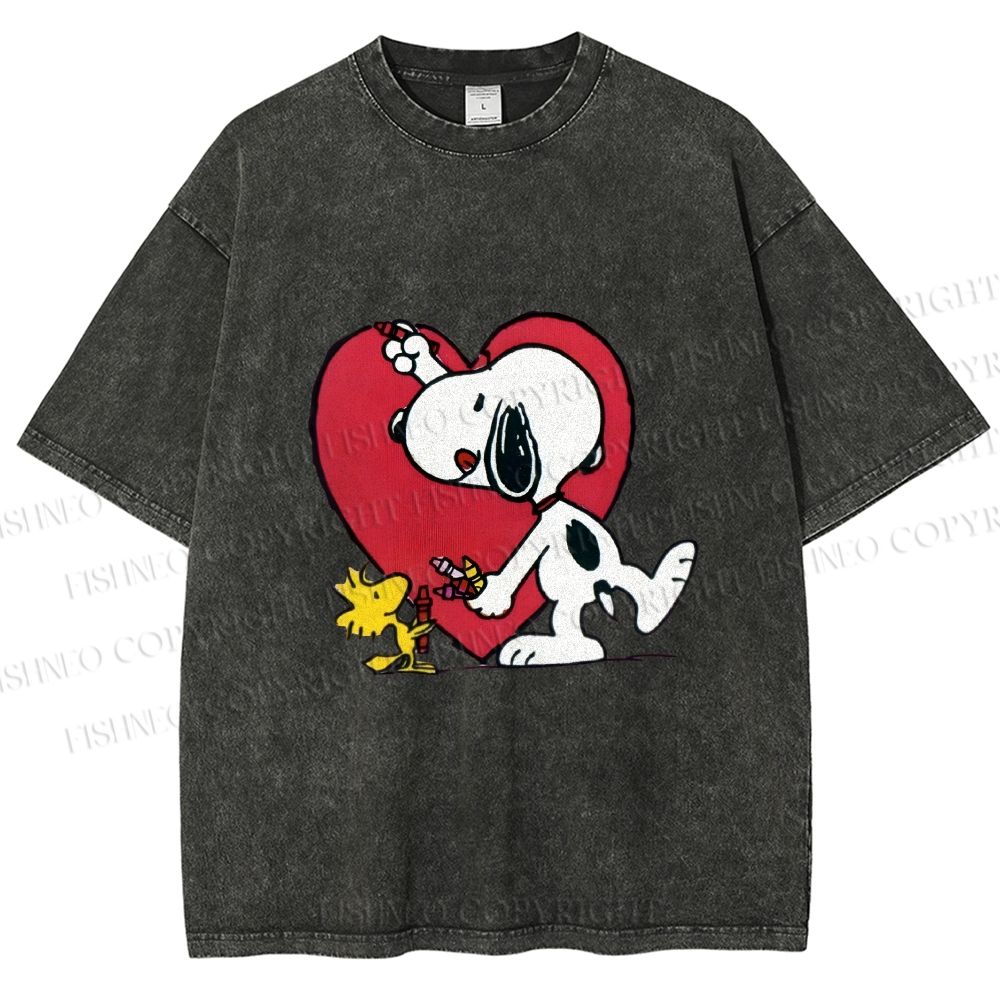 Unisex Snoopy Drawing a Heart Printed Washed Tee