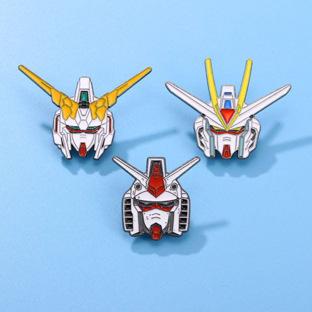 Japanese Anime Creative Mobile Suit Rx-78 Gundam Brooch Cartoon Unicorn Freedom Metal Badge Bag