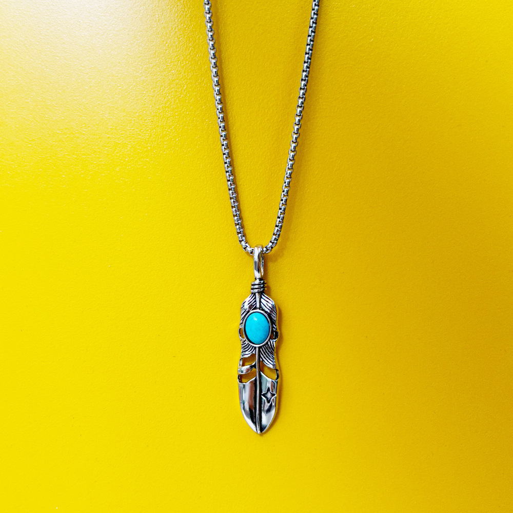 Men'S Dotted Gold Claw Turquoise Neck Pendant