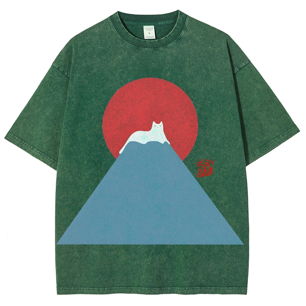 Women's Mt. Fuji White Cat Snow Vintage T-Shirt