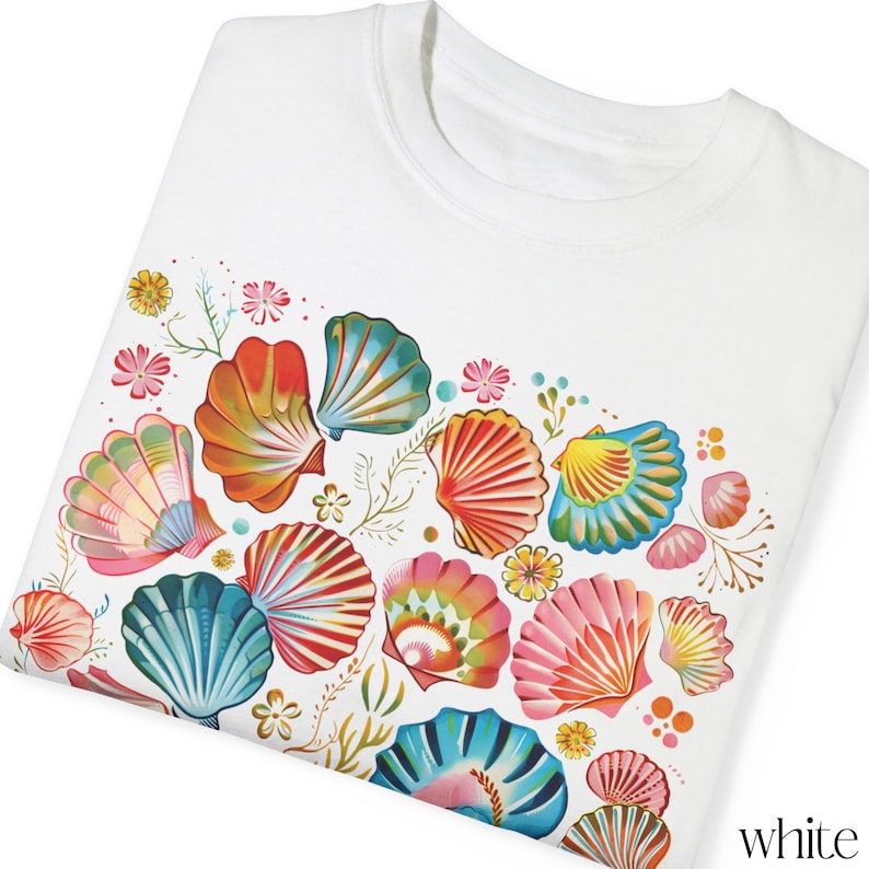 Vintage Seashells T-Shirt: Comfort Cotton, Cottagecore Nautical Style – Oversized Coastal Surf Coverup