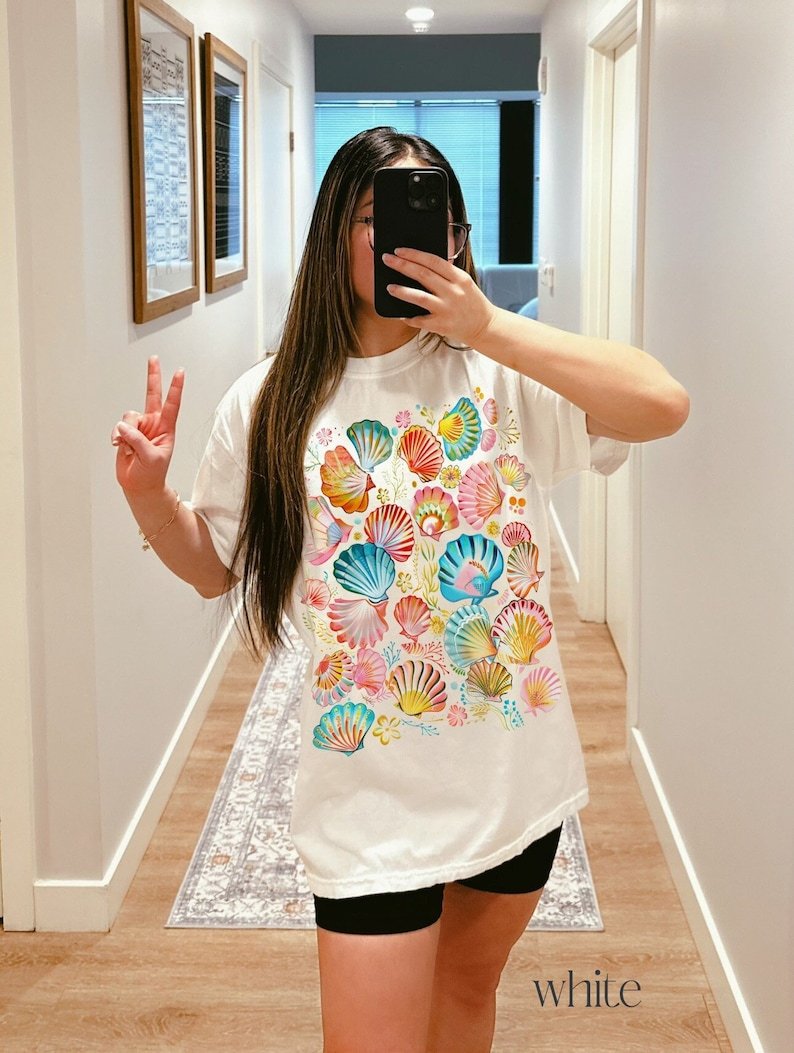 Vintage Seashells T-Shirt: Comfort Cotton, Cottagecore Nautical Style – Oversized Coastal Surf Coverup