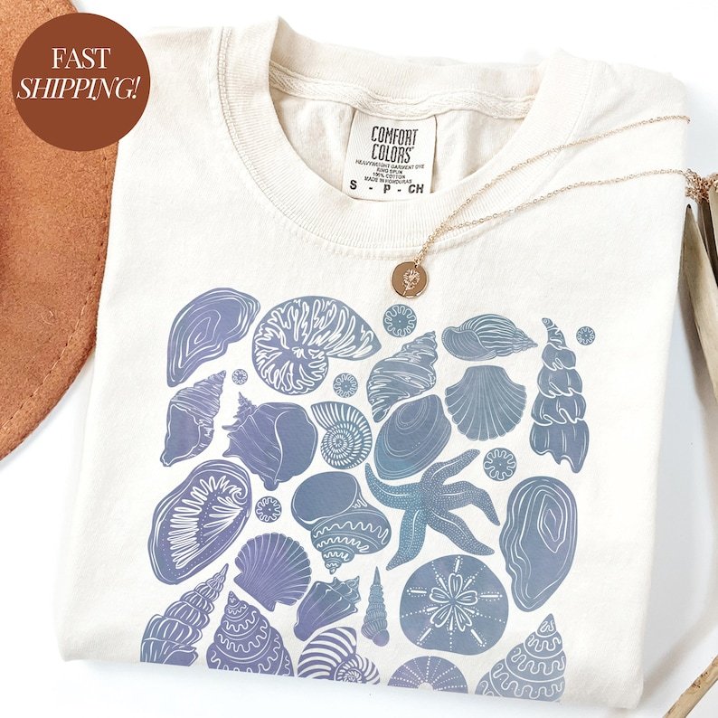 Seashell & Coral 90s Retro Tee – Ocean-Themed Summer Style, Nature Lover Gift & Daily Wear