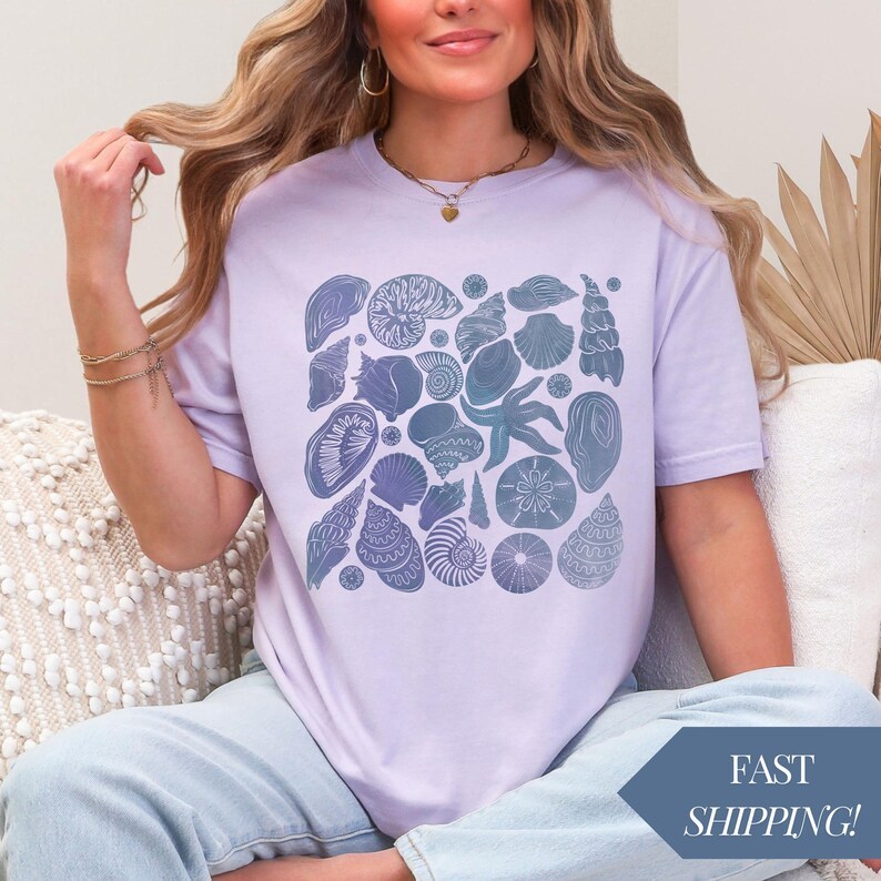 Seashell & Coral 90s Retro Tee – Ocean-Themed Summer Style, Nature Lover Gift & Daily Wear