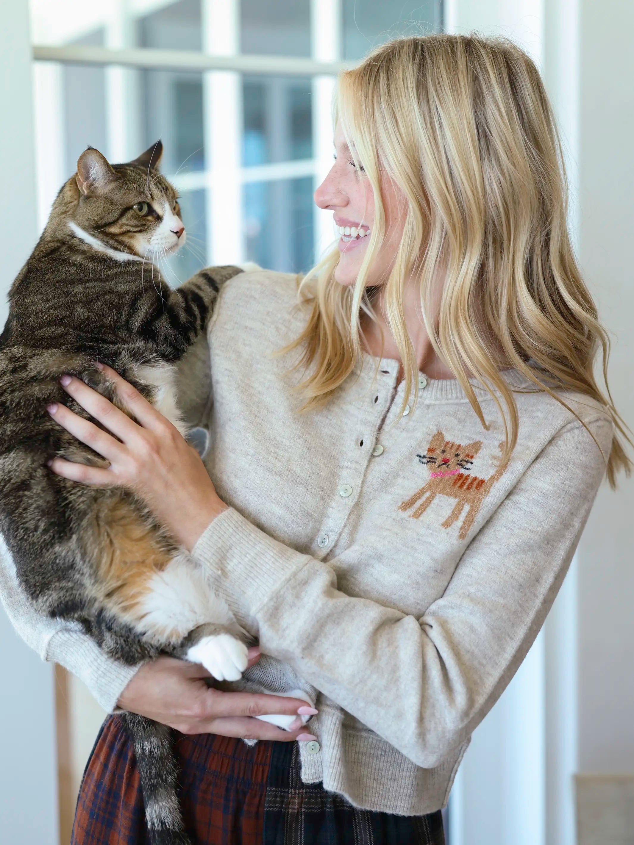 Intarsia Icon Cardigan Sweater - Cream Cat