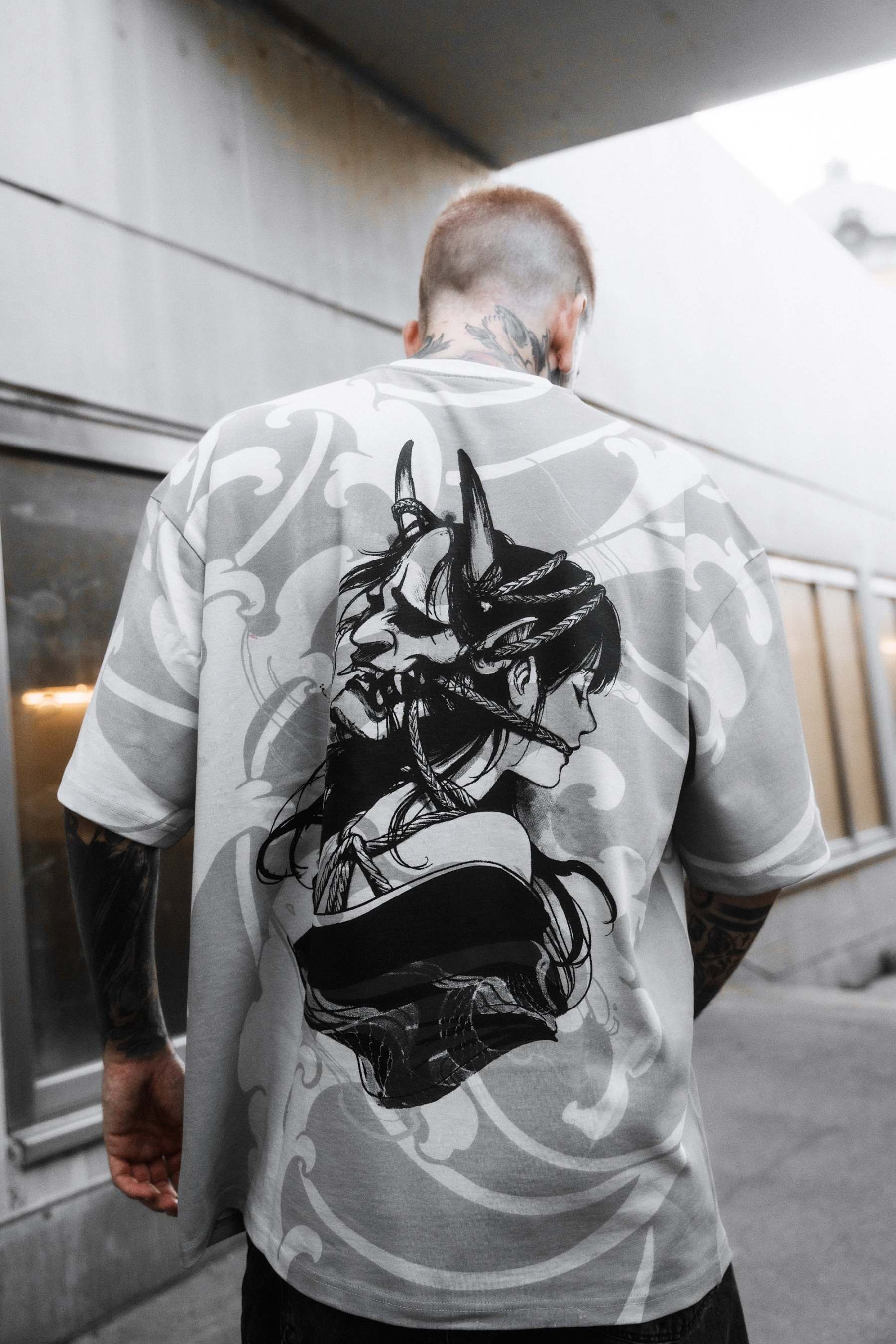 Kuronami Oniro (dirty white) - Oversized T-Shirt (200GSM)