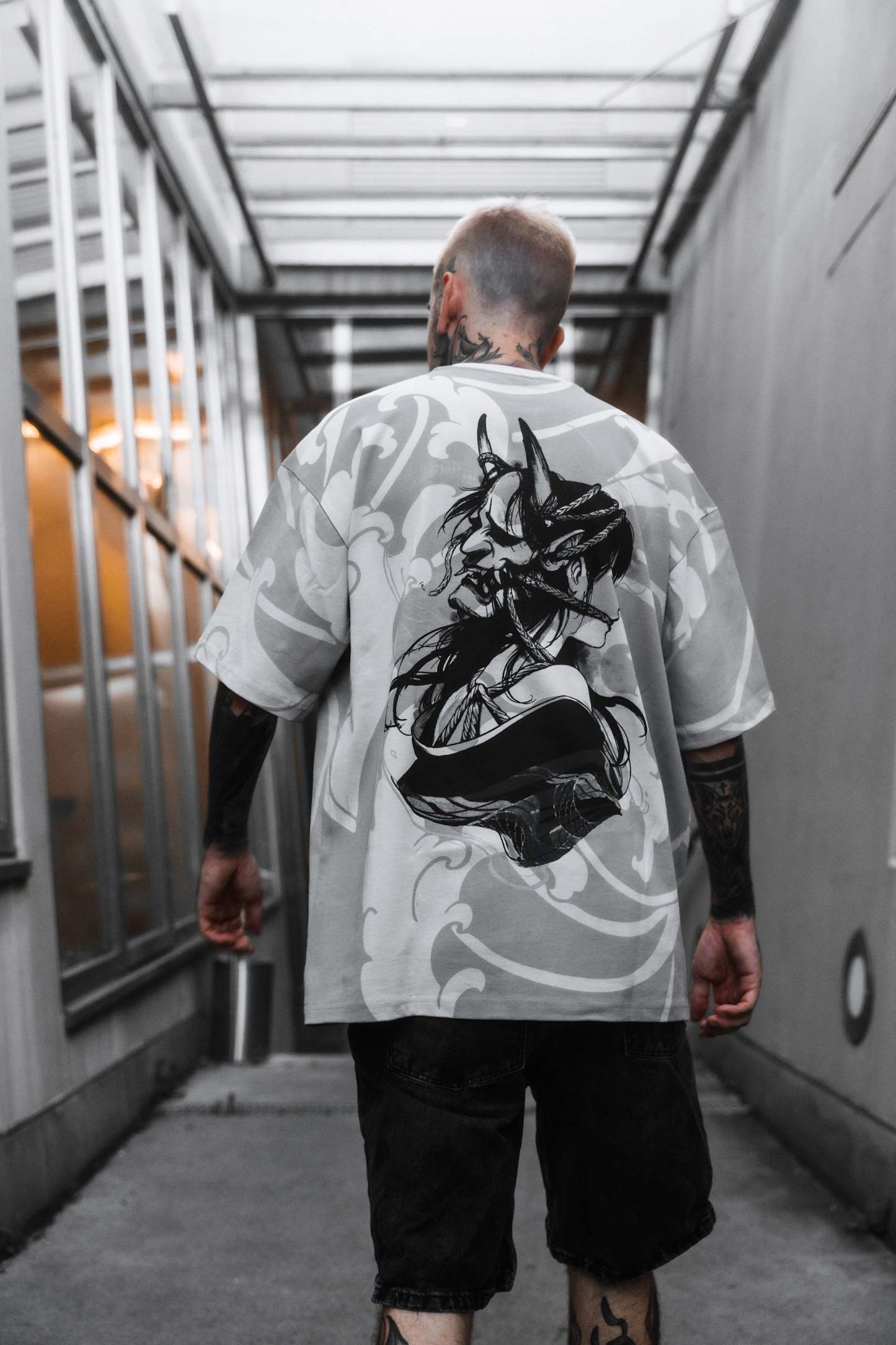 Kuronami Oniro (dirty white) - Oversized T-Shirt (200GSM)