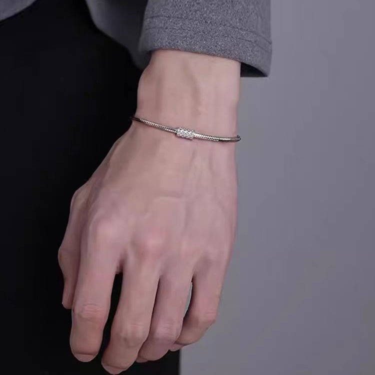 Bracelet Homme en Argent avec Motif Tressé Central – Élégance discrète et personnalité affirmée | Jessemade