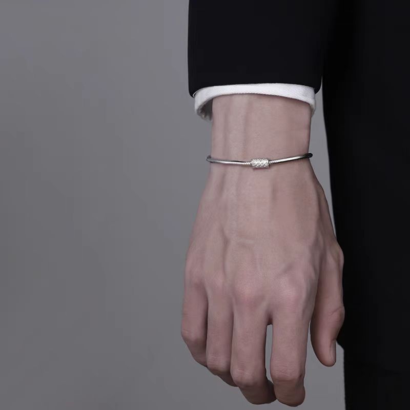 Bracelet Homme en Argent avec Motif Tressé Central – Élégance discrète et personnalité affirmée | Jessemade
