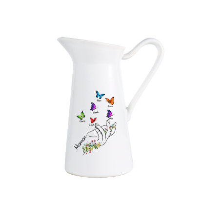 À Maman/Mamie - Vase Personnalisé 2-8 Prénoms avec 1 Texte Vase Forme Pichet et Papillonen Céramique (sans fleurs) | Jessemade