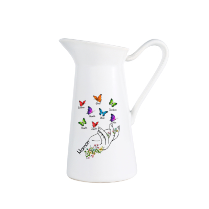 À Maman/Mamie - Vase Personnalisé 2-8 Prénoms avec 1 Texte Vase Forme Pichet et Papillonen Céramique (sans fleurs) | Jessemade