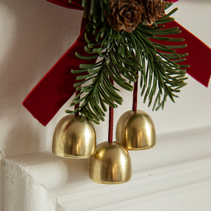 Décoration de Noël avec Cloche en Or et Ruban Rouge Personnalisé | Jessemade