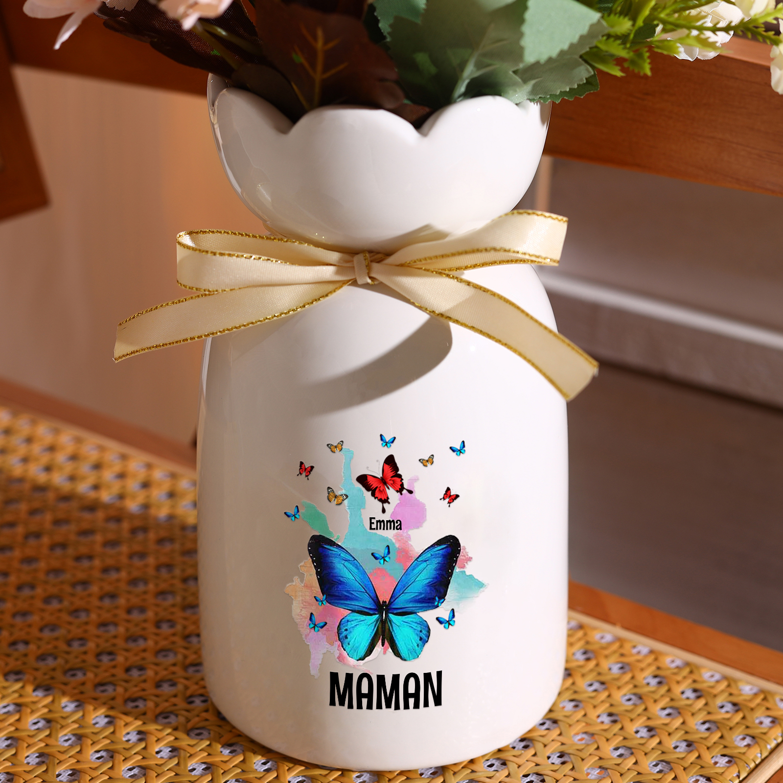 À Maman/Mamie - Vase en Céramique Personnalisés avec 1-8 Prénoms et 1 Texte Vase Motif Papillons Colorés (sans fleurs) | Jessemade