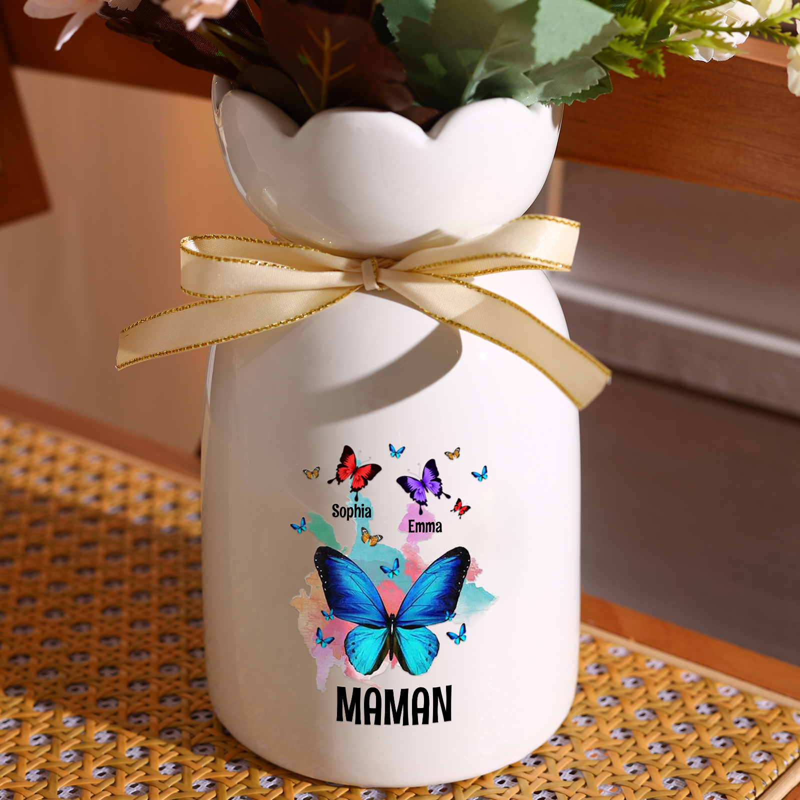À Maman/Mamie - Vase en Céramique Personnalisés avec 1-8 Prénoms et 1 Texte Vase Motif Papillons Colorés (sans fleurs) | Jessemade