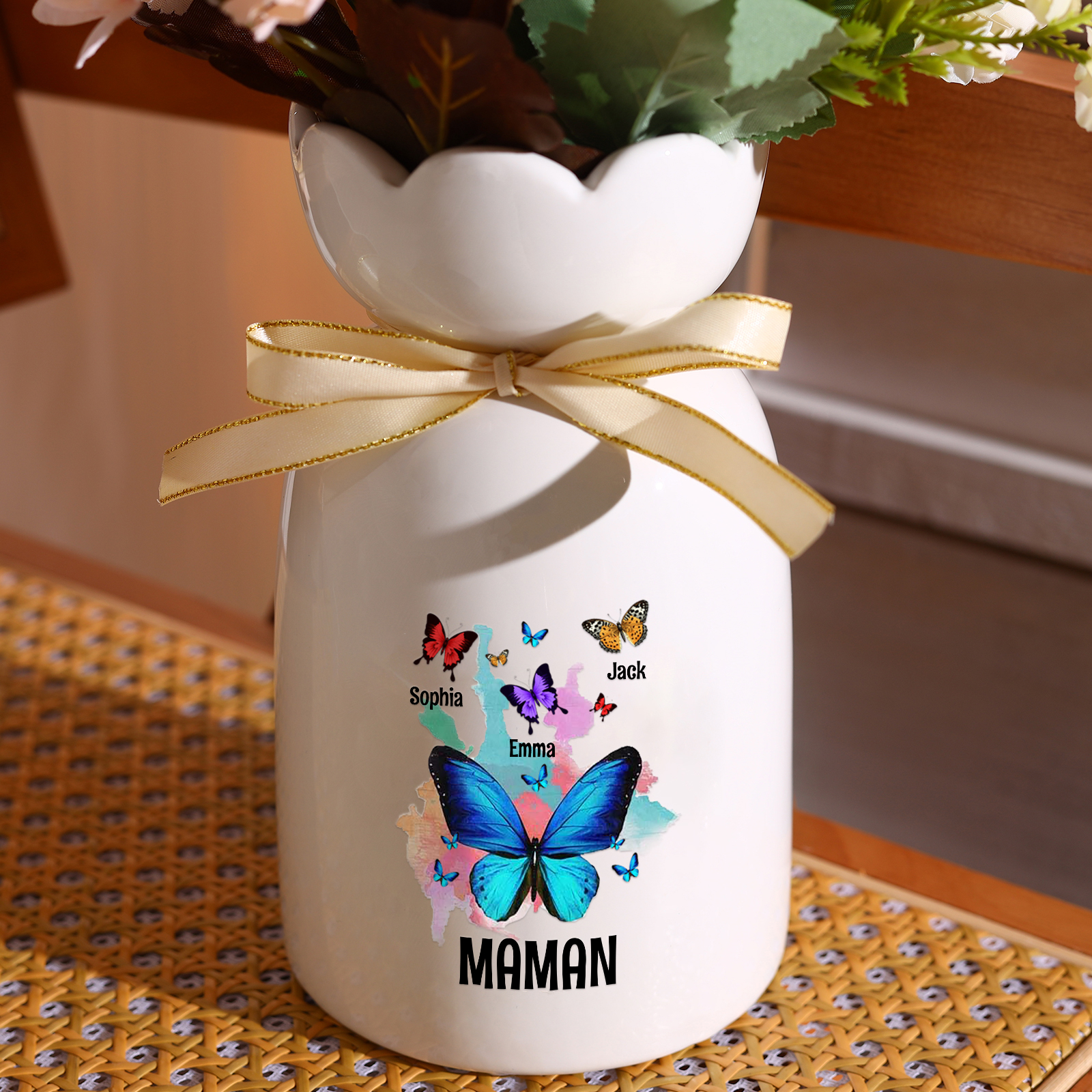 À Maman/Mamie - Vase en Céramique Personnalisés avec 1-8 Prénoms et 1 Texte Vase Motif Papillons Colorés (sans fleurs) | Jessemade