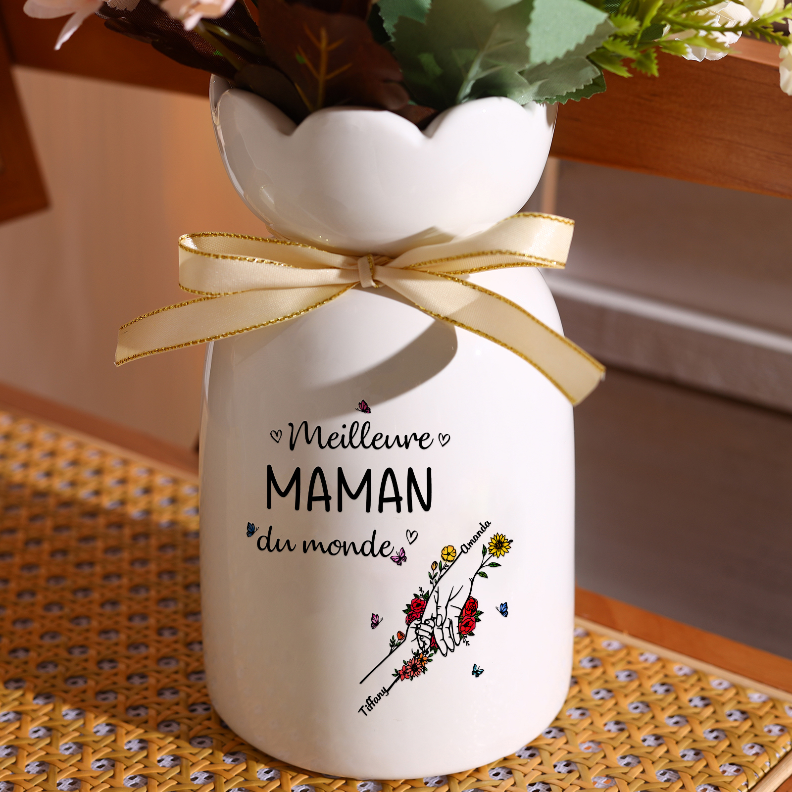À ma Maman/Mamie-Vase Personnalisé avec 2-7 Prénoms et 1 Tetxe Vase la Main dans la Main avec Ruban en Céramique (sans fleurs) | Jessemade