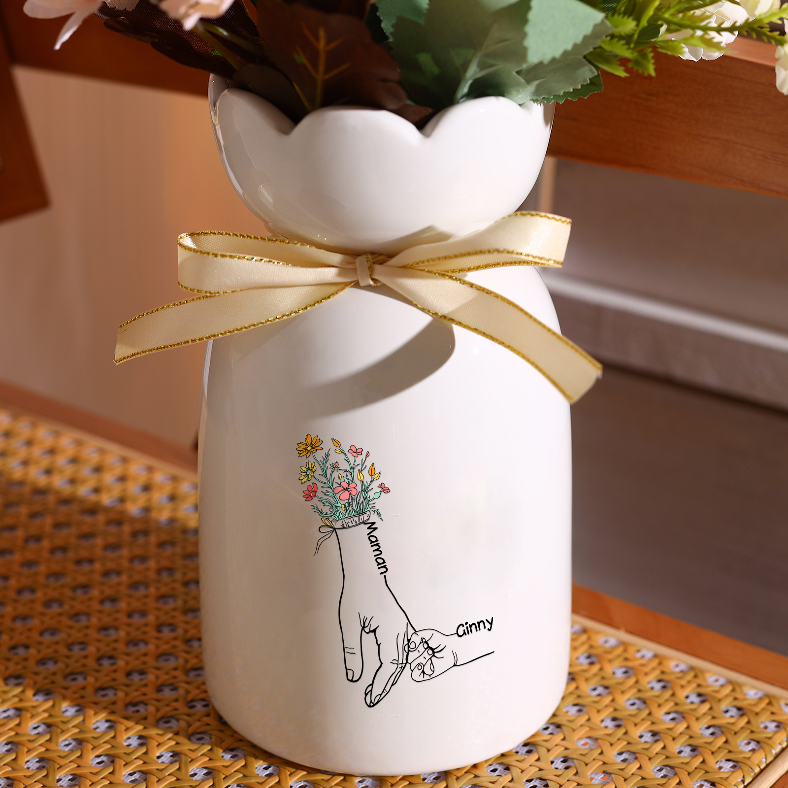 À Maman/Mamie - Vase en Céramique Personnalisés avec 2-7 Prénoms Vase la Main dans la Main (sans fleurs) | Jessemade