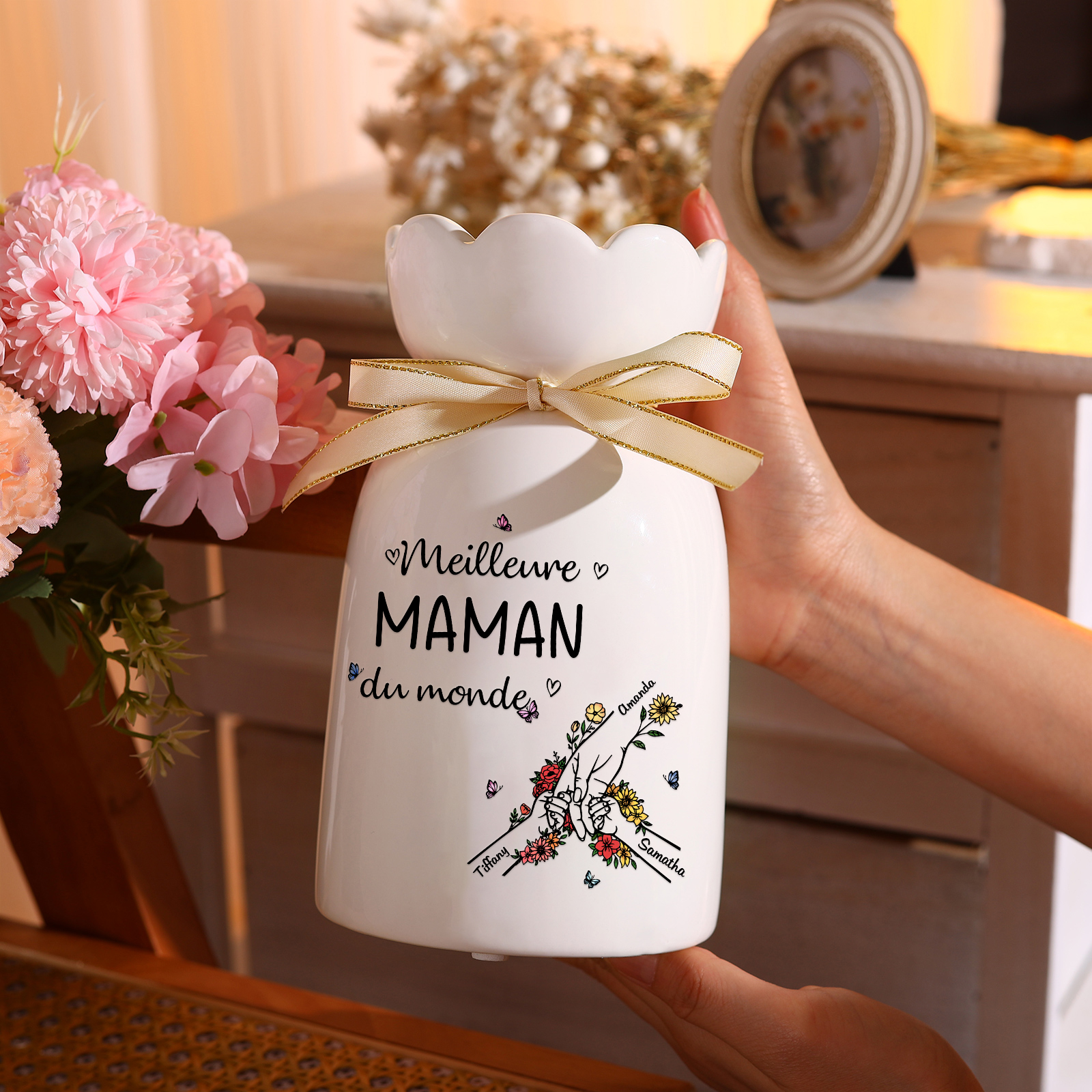 À ma Maman/Mamie-Vase Personnalisé avec 2-7 Prénoms et 1 Tetxe Vase la Main dans la Main avec Ruban en Céramique (sans fleurs) | Jessemade