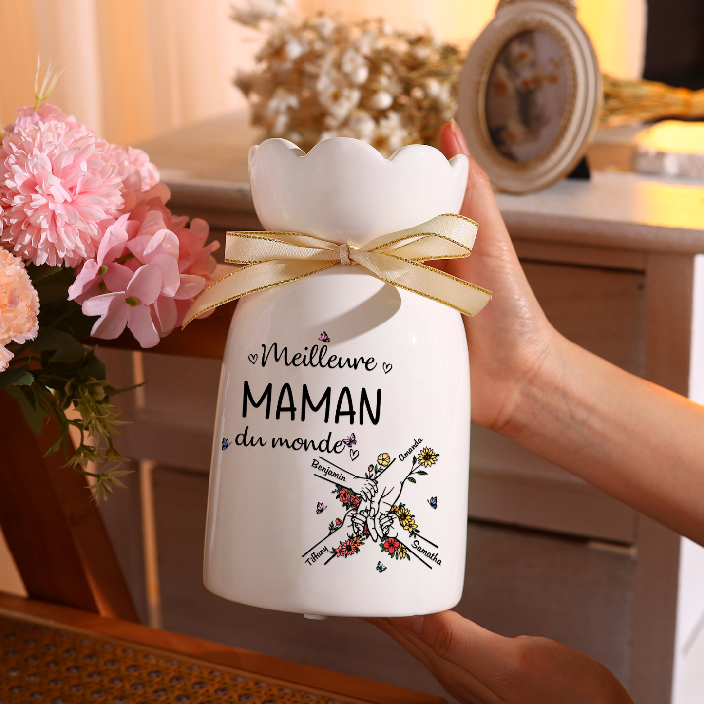 À ma Maman/Mamie-Vase Personnalisé avec 2-7 Prénoms et 1 Tetxe Vase la Main dans la Main avec Ruban en Céramique (sans fleurs) | Jessemade