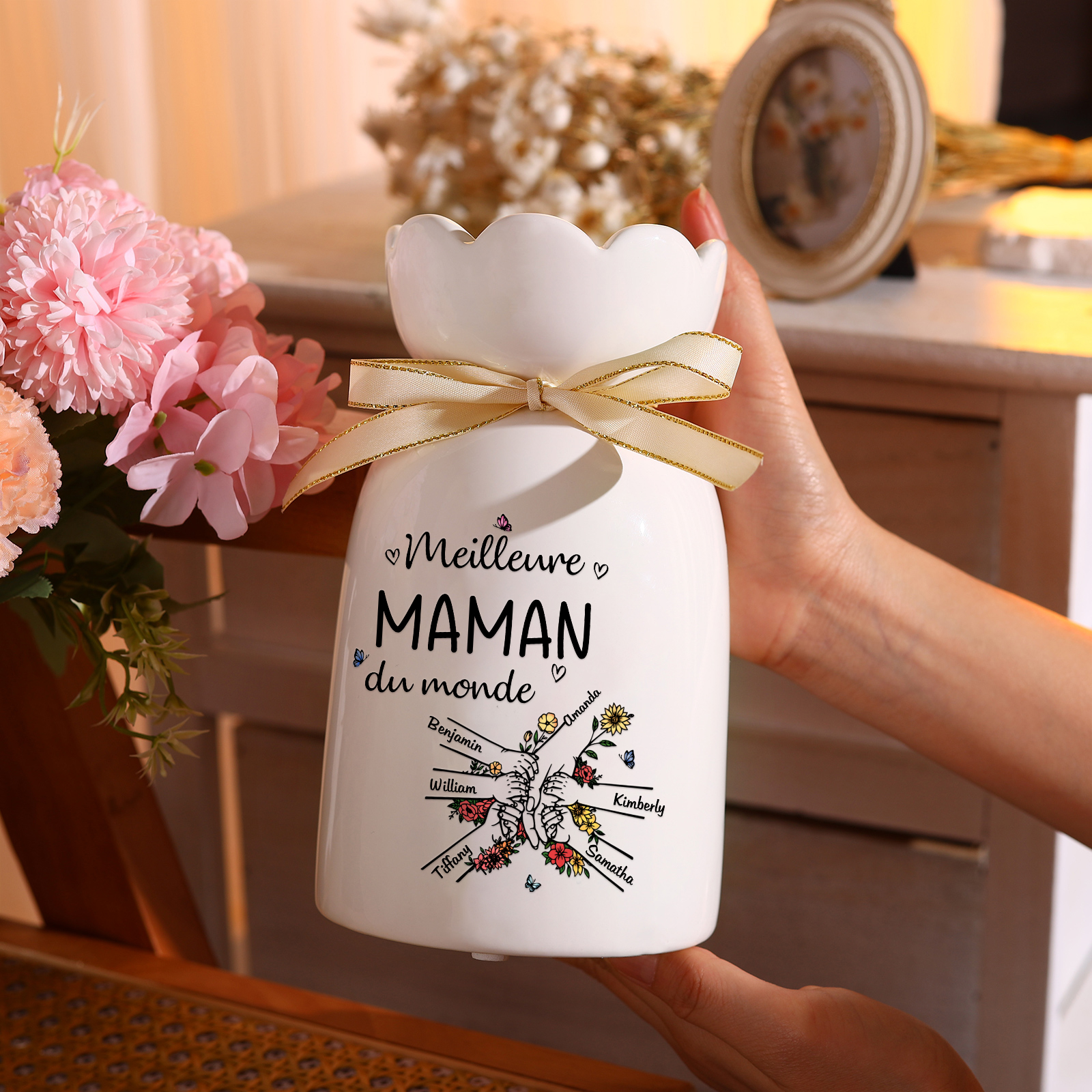 À ma Maman/Mamie-Vase Personnalisé avec 2-7 Prénoms et 1 Tetxe Vase la Main dans la Main avec Ruban en Céramique (sans fleurs) | Jessemade
