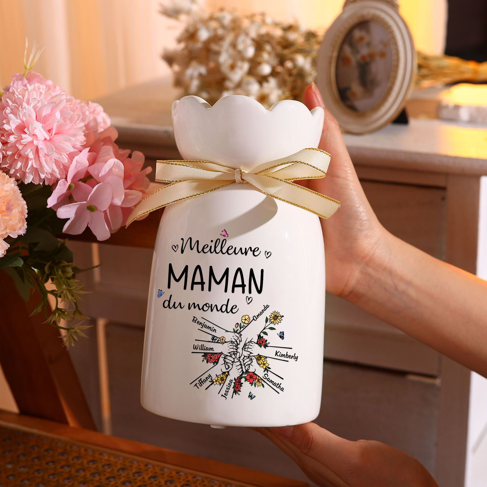 À ma Maman/Mamie-Vase Personnalisé avec 2-7 Prénoms et 1 Tetxe Vase la Main dans la Main avec Ruban en Céramique (sans fleurs) | Jessemade