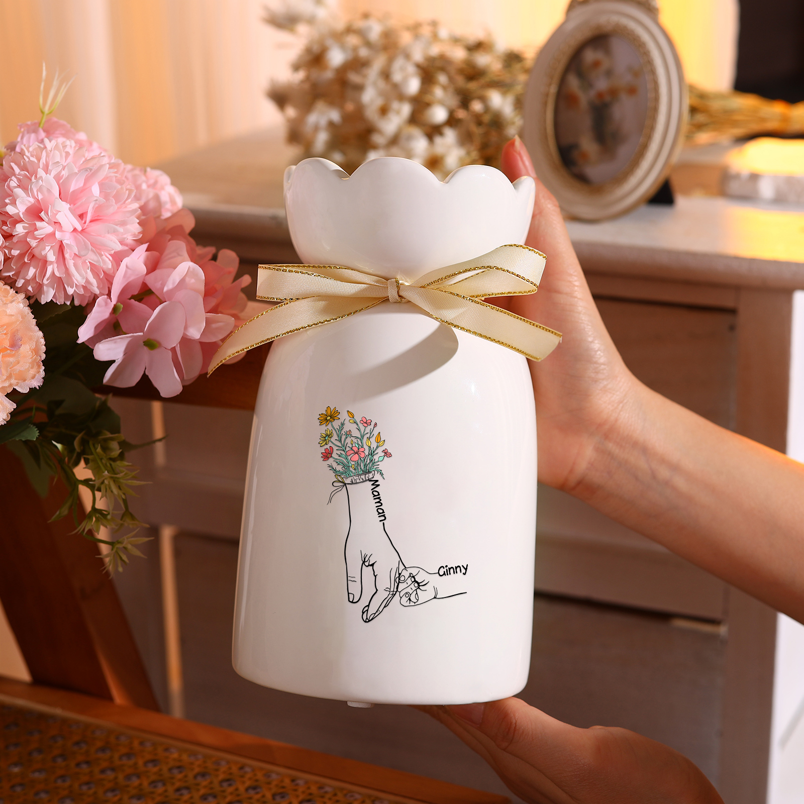 À Maman/Mamie - Vase en Céramique Personnalisés avec 2-7 Prénoms Vase la Main dans la Main (sans fleurs) | Jessemade