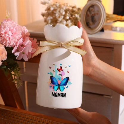 À Maman/Mamie - Vase en Céramique Personnalisés avec 1-8 Prénoms et 1 Texte Vase Motif Papillons Colorés (sans fleurs) | Jessemade