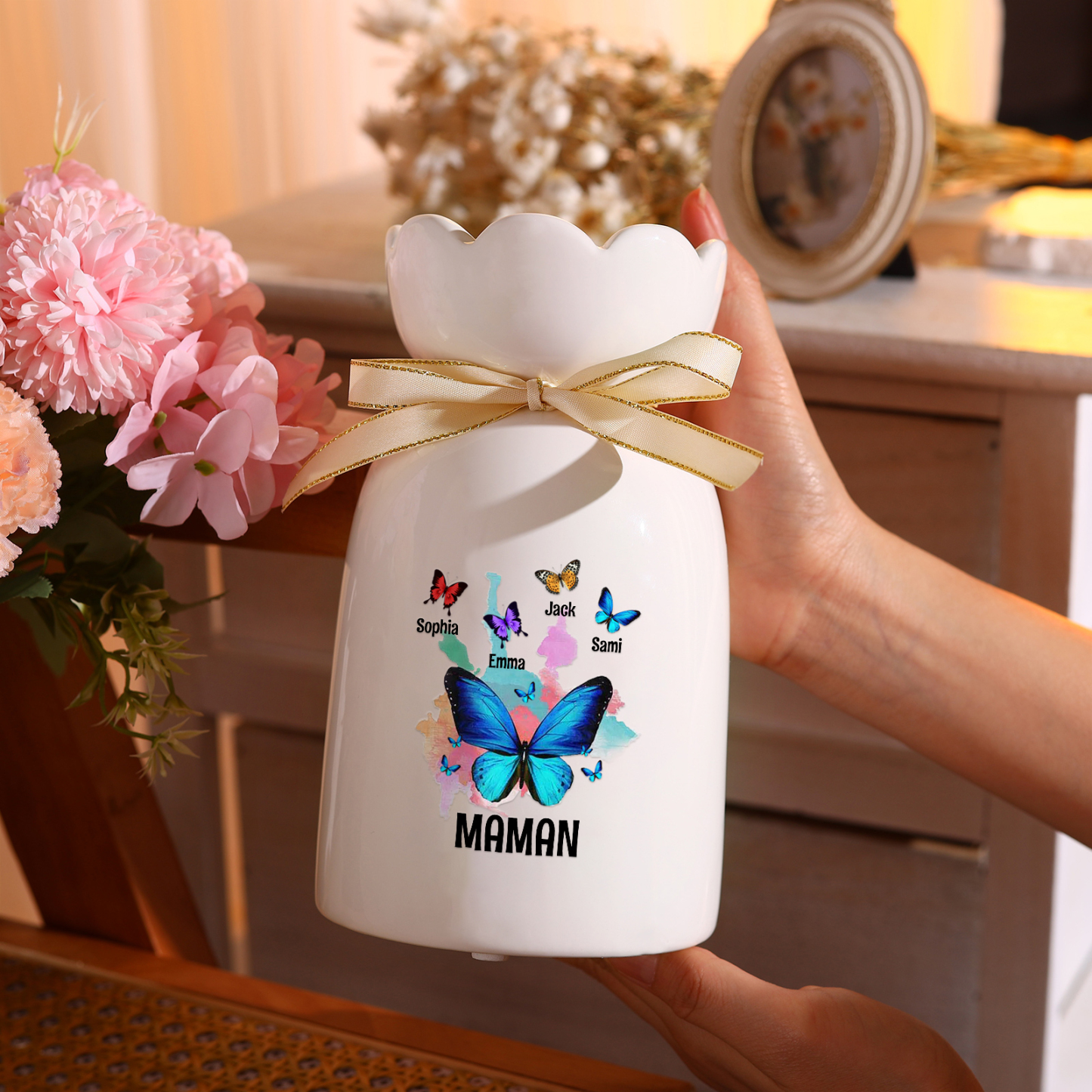 À Maman/Mamie - Vase en Céramique Personnalisés avec 1-8 Prénoms et 1 Texte Vase Motif Papillons Colorés (sans fleurs) | Jessemade