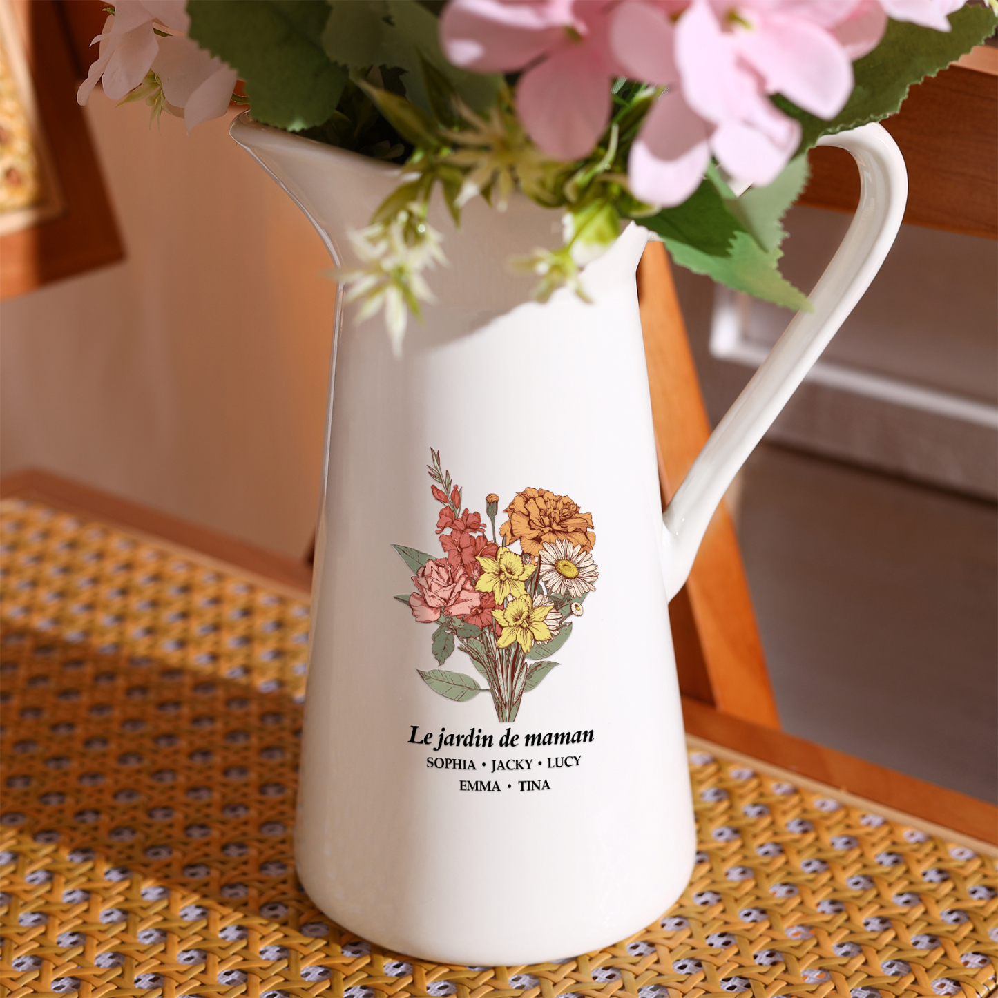 À Maman/Mamie - Vase Personnalisé 2-6 Prénoms et Fleurs de Naissance avec 1 Texte Vase Forme Pichet en Céramique (sans fleurs) | Jessemade
