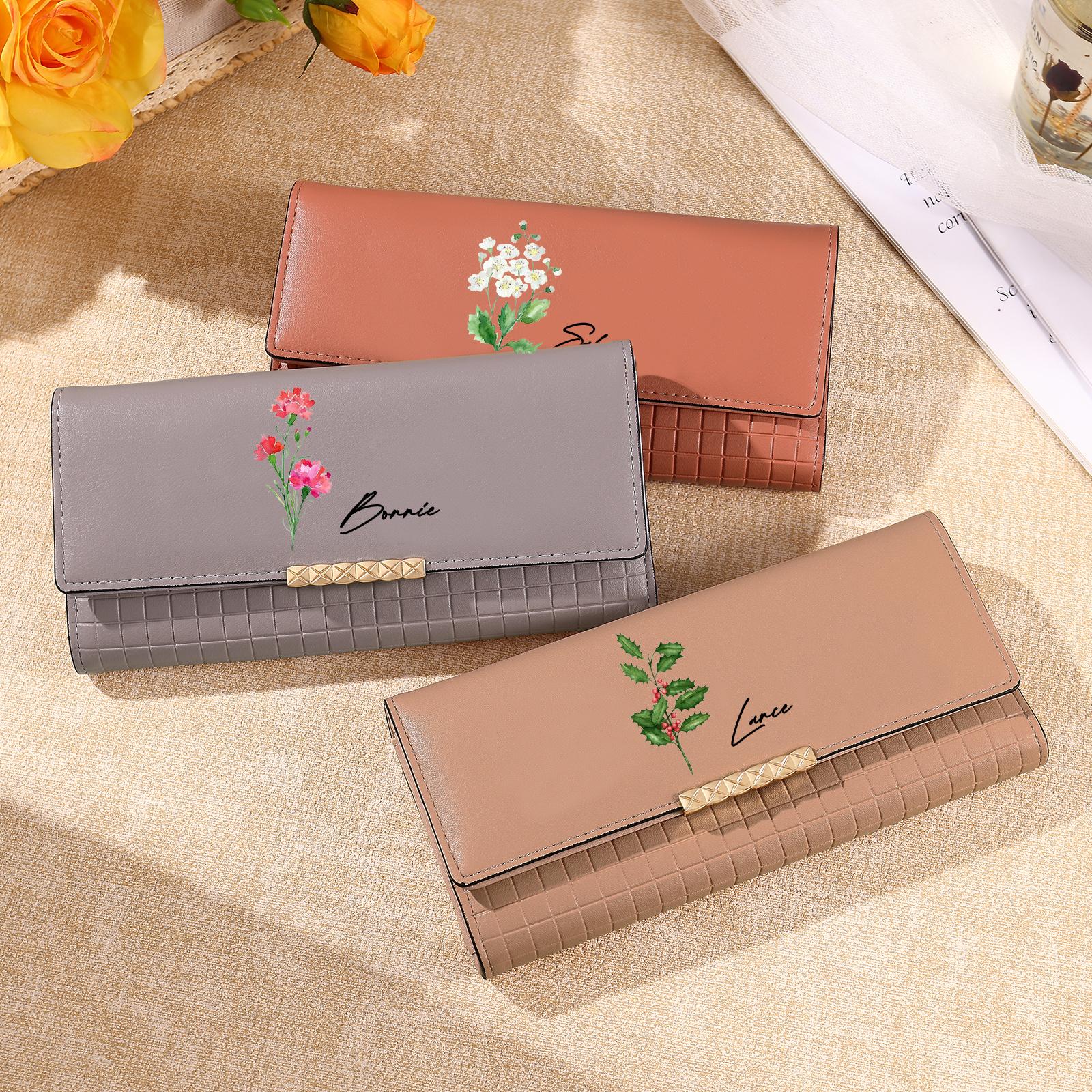 Portefeuille Long Personnalisé avec 1 Prénom et Fleur de Naissance pour Femme, 3 couleurs au choix